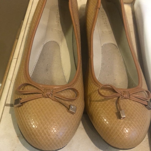 Nude Flats - Picture 1 of 5